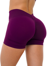 LJ V-BACK SCRUNCH SHORTS - BERRY