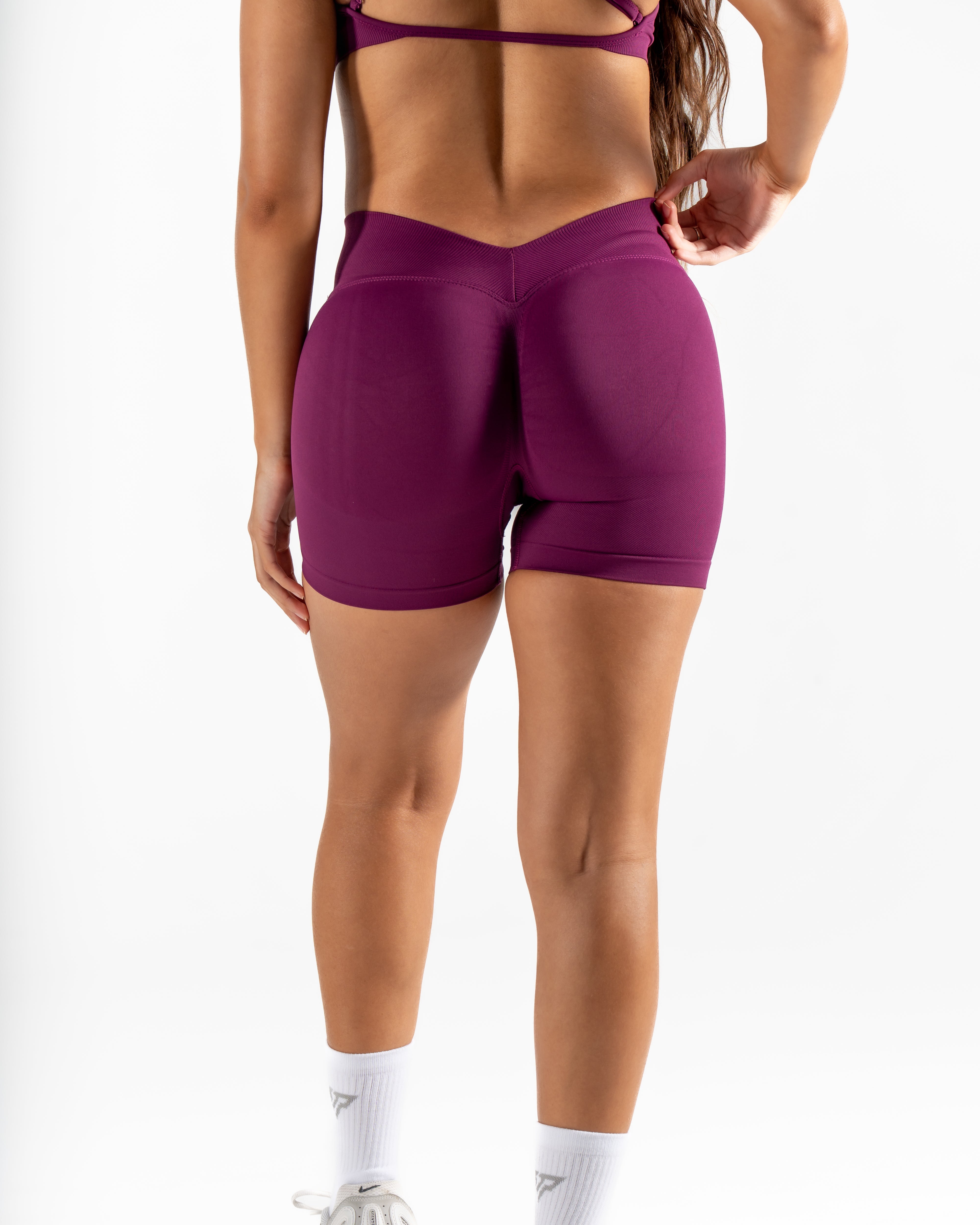 LJ V-BACK SCRUNCH SHORTS - BERRY