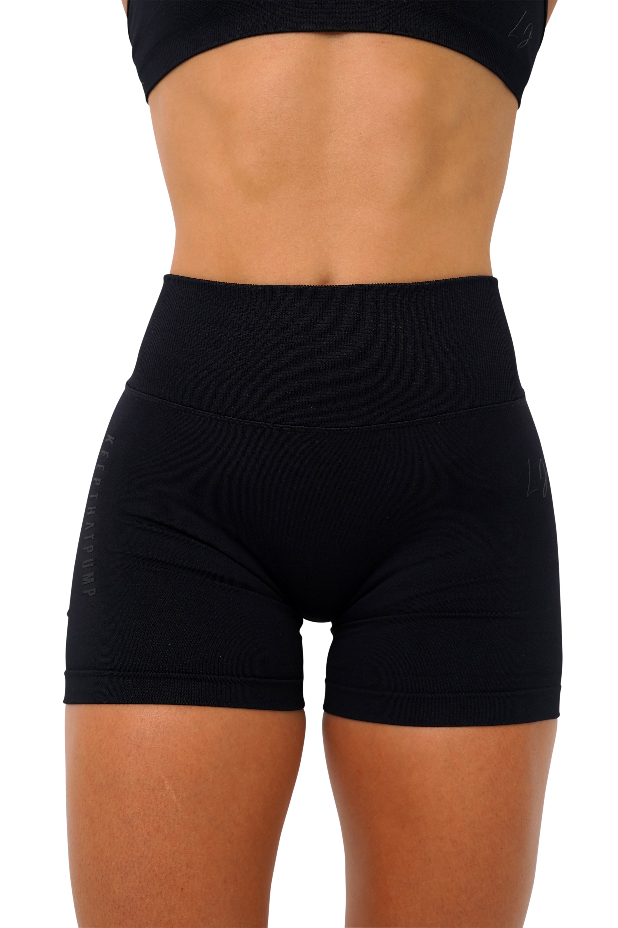 LJ V-BACK SCRUNCH SHORTS - BLACK