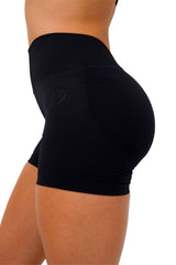 LJ V-BACK SCRUNCH SHORTS - BLACK